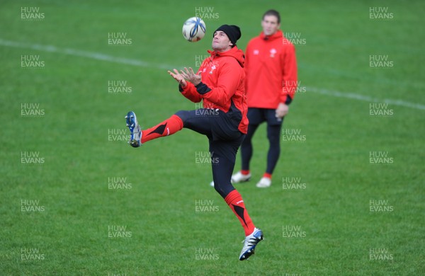 15.06.10 - Wales Rugby Training - Lee Byrne during training. 