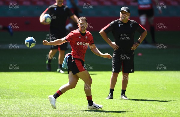 150721 - Wales Rugby Training - Tomos Williams and Wayne Pivac during training