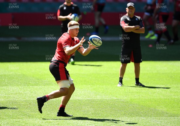 150721 - Wales Rugby Training - Ben Carter and Wayne Pivac during training