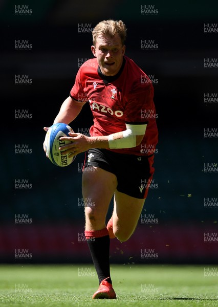 150721 - Wales Rugby Training - Nick Tompkins during training
