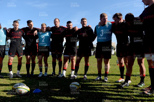 150722 - Wales Rugby Training - Liam Williams, George North, Gareth Anscombe, Alun Wyn Jones, Gareth Thomas, Dan Biggar, Rhys Carre, Nick Tompkins huddle during training
