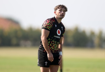 150726 - Wales Rugby Training ahead of their game against South Africa on the weekend - Dan Edwards during training