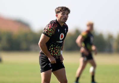 150726 - Wales Rugby Training ahead of their game against South Africa on the weekend - Dan Edwards during training