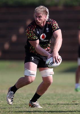 150726 - Wales Rugby Training ahead of their game against South Africa on the weekend - Aaron Wainwright during training