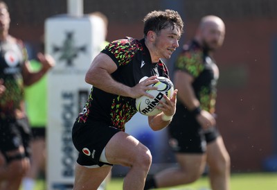 150726 - Wales Rugby Training ahead of their game against South Africa on the weekend - Dan Edwards during training
