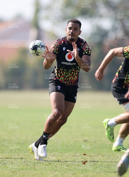 150726 - Wales Rugby Training ahead of their game against South Africa on the weekend - Ben Thomas during training