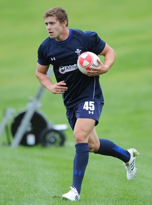 15.08.11 - Wales Rugby Training - Leigh Halfpenny during training. 