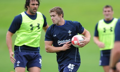 15.08.11 - Wales Rugby Training - Leigh Halfpenny during training. 