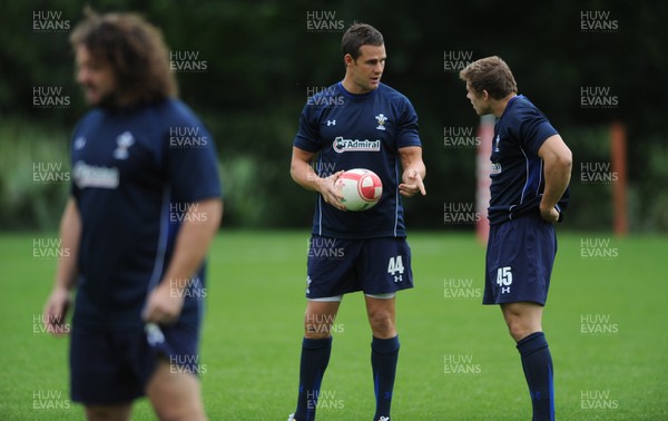 15.08.11 - Wales Rugby Training - Adam Jones, Lee Byrne and Leigh Halfpenny during training. 