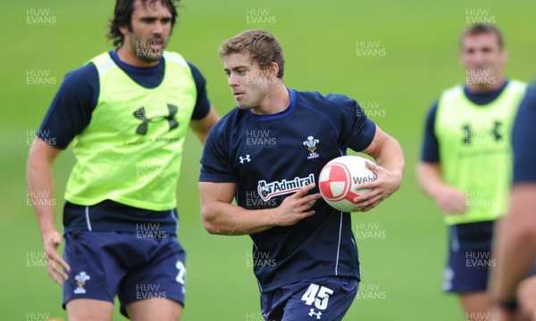 15.08.11 - Wales Rugby Training - Leigh Halfpenny during training. 
