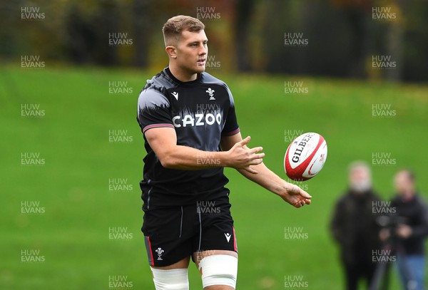 151122 - Wales Rugby Training - Ben Carter during training
