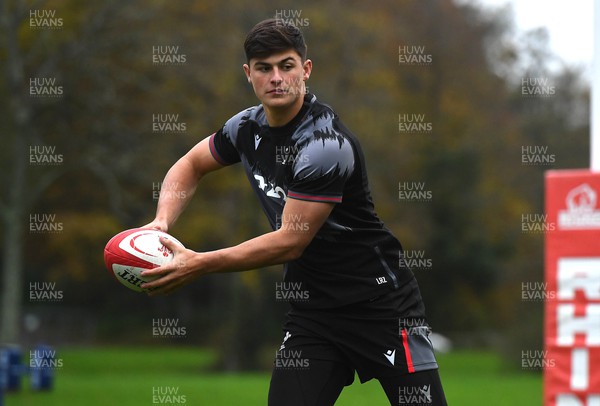 151122 - Wales Rugby Training - Louis Rees-Zammit during training