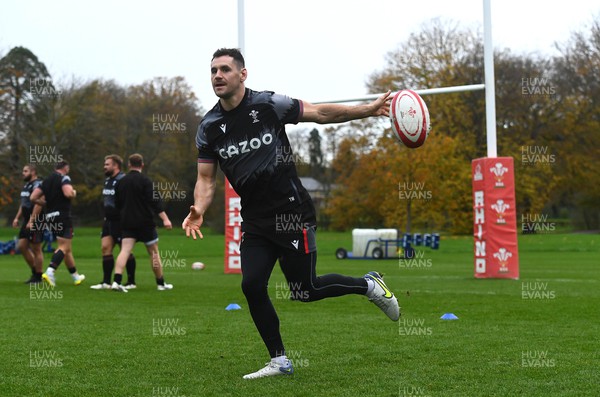 151122 - Wales Rugby Training - Tomos Williams during training