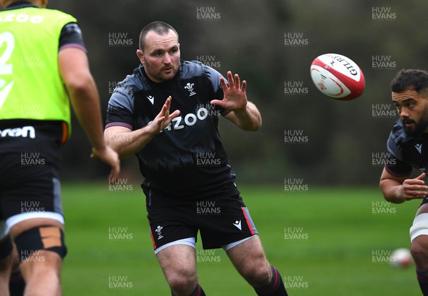 151122 - Wales Rugby Training - Ken Owens during training