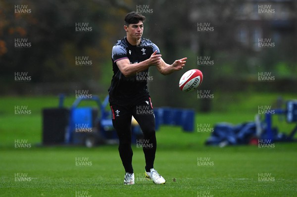 151122 - Wales Rugby Training - Louis Rees-Zammit during training