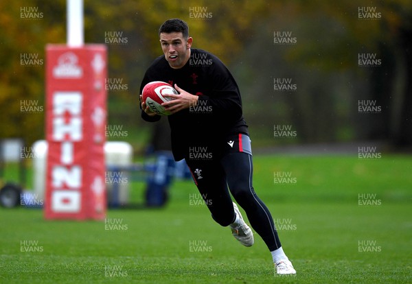 151122 - Wales Rugby Training - Owen Watkin during training