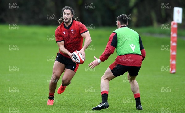 160221 - Wales Rugby Training - Josh Navidi during training