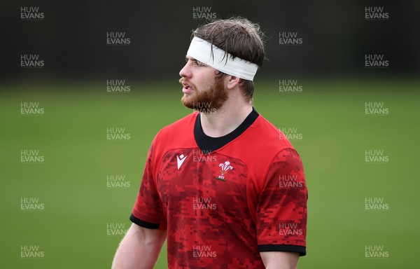 160221 - Wales Rugby Training - Aaron Wainwright during training