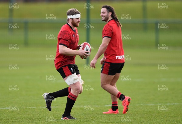 160221 - Wales Rugby Training - Aaron Wainwright and Josh Navidi during training
