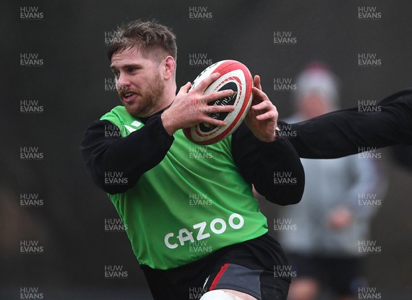 160223 - Wales Rugby Training - Aaron Wainwright during training