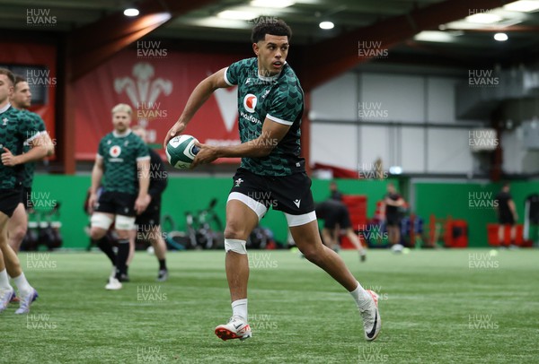 160224 - Wales Rugby Training at the National Centre of Excellence - Rio Dyer during training