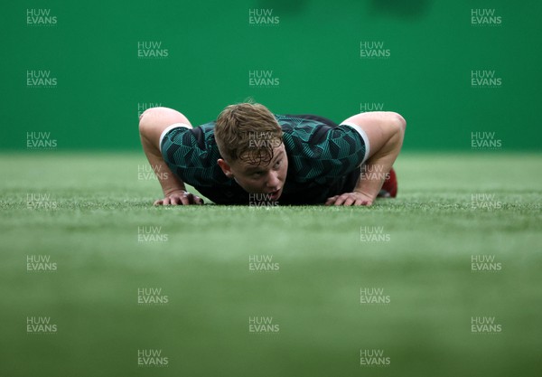 160224 - Wales Rugby Training at the National Centre of Excellence - Sam Costelow during training