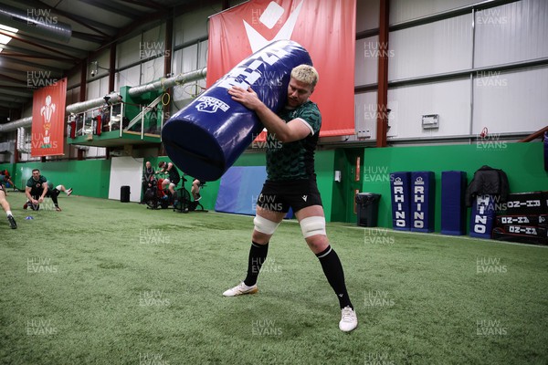 160224 - Wales Rugby Training at the National Centre of Excellence - Aaron Wainwright during training
