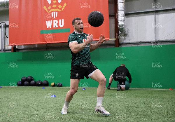 160224 - Wales Rugby Training at the National Centre of Excellence - Gareth Davies during training