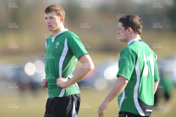 16.03.10 - Wales Rugby Training - Tom Prydie and Shane Williams(R) during training. 