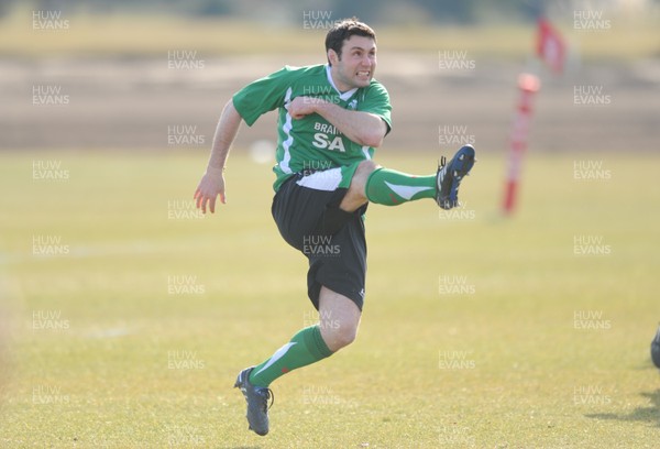 16.03.10 - Wales Rugby Training - Stephen Jones in action during training. 