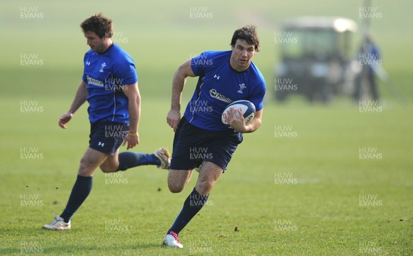 16.03.11 - Wales Rugby Training - Mike Phillips during training. 