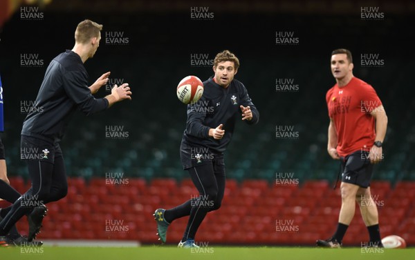 160318 - Wales Rugby Training - Leigh Halfpenny during training