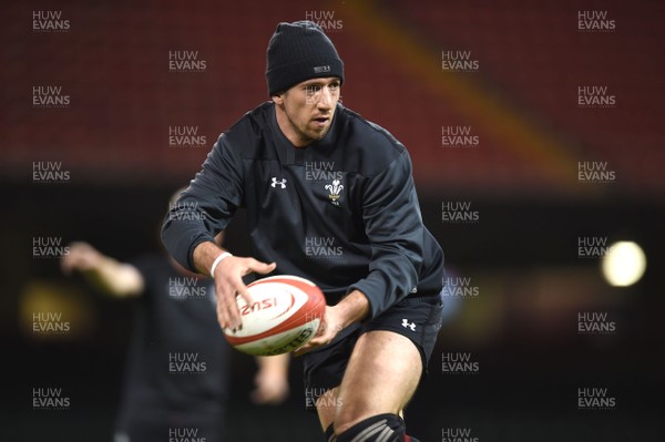 160318 - Wales Rugby Training - Justin Tipuric during training