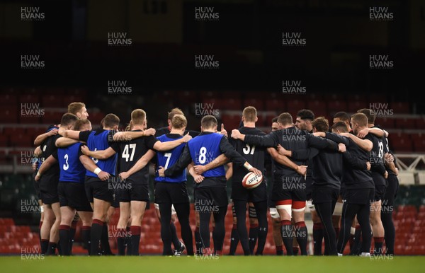 160318 - Wales Rugby Training - Players huddle during training