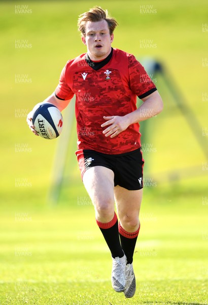 160321 - Wales Rugby Training - Nick Tompkins during training