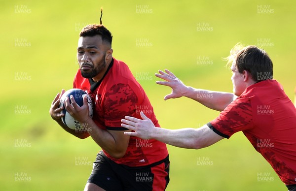 160321 - Wales Rugby Training - Willis Halaholo during training