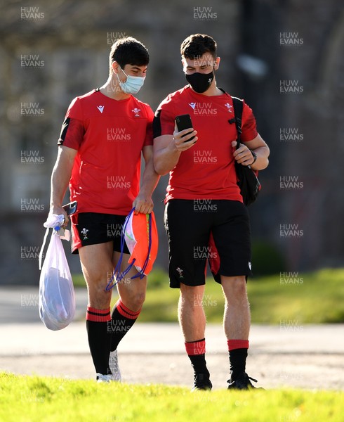 160321 - Wales Rugby Training - Louis Rees-Zammit and Johnny Williams during training