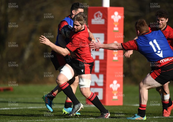 160321 - Wales Rugby Training - Aaron Wainwright during training