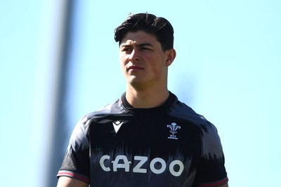 160323 - Wales Rugby Training - Louis Rees-Zammit during training