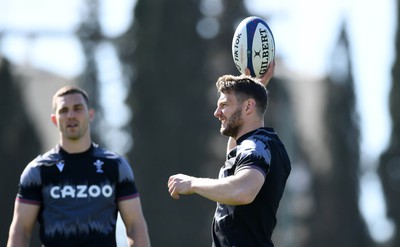 160323 - Wales Rugby Training - Dan Biggar during training