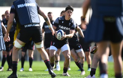 160323 - Wales Rugby Training - Louis Rees-Zammit during training