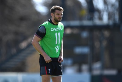 160323 - Wales Rugby Training - Dan Biggar during training