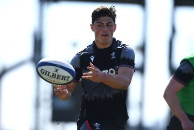 160323 - Wales Rugby Training - Louis Rees-Zammit during training