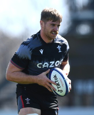 160323 - Wales Rugby Training - Aaron Wainwright during training