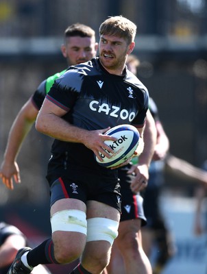 160323 - Wales Rugby Training - Aaron Wainwright during training