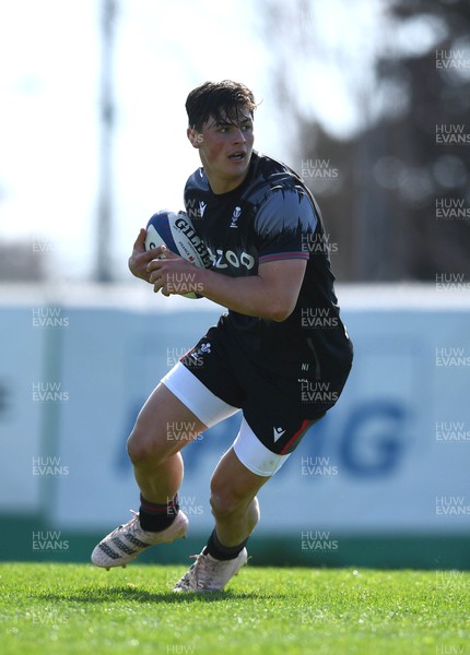 160323 - Wales Rugby Training - Louis Rees-Zammit during training