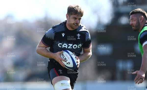 160323 - Wales Rugby Training - Aaron Wainwright during training