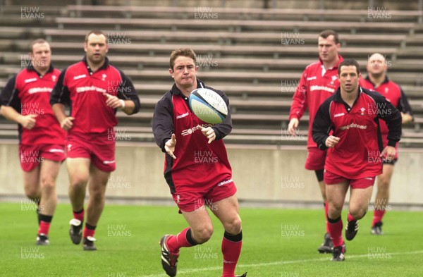 160601 - Wales Rugby Training - Shane Williams shows his skills during training in Tokyo
