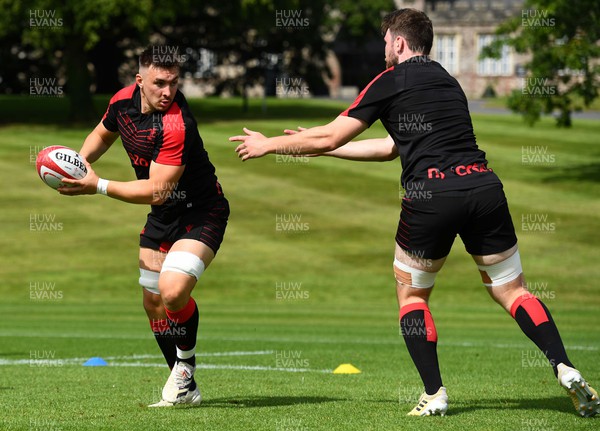 160622 - Wales Rugby Training - Taine Basham during training