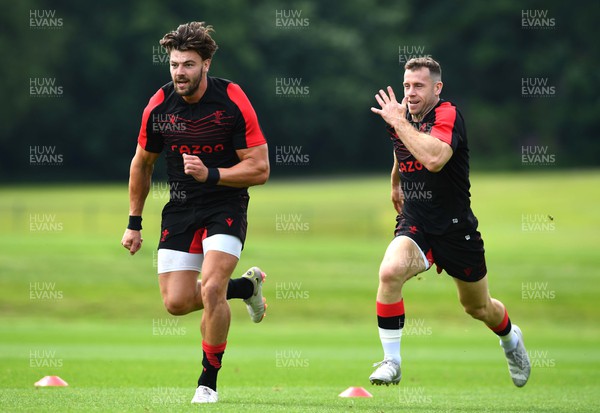 160622 - Wales Rugby Training - Johnny Williams and Gareth Davies during training